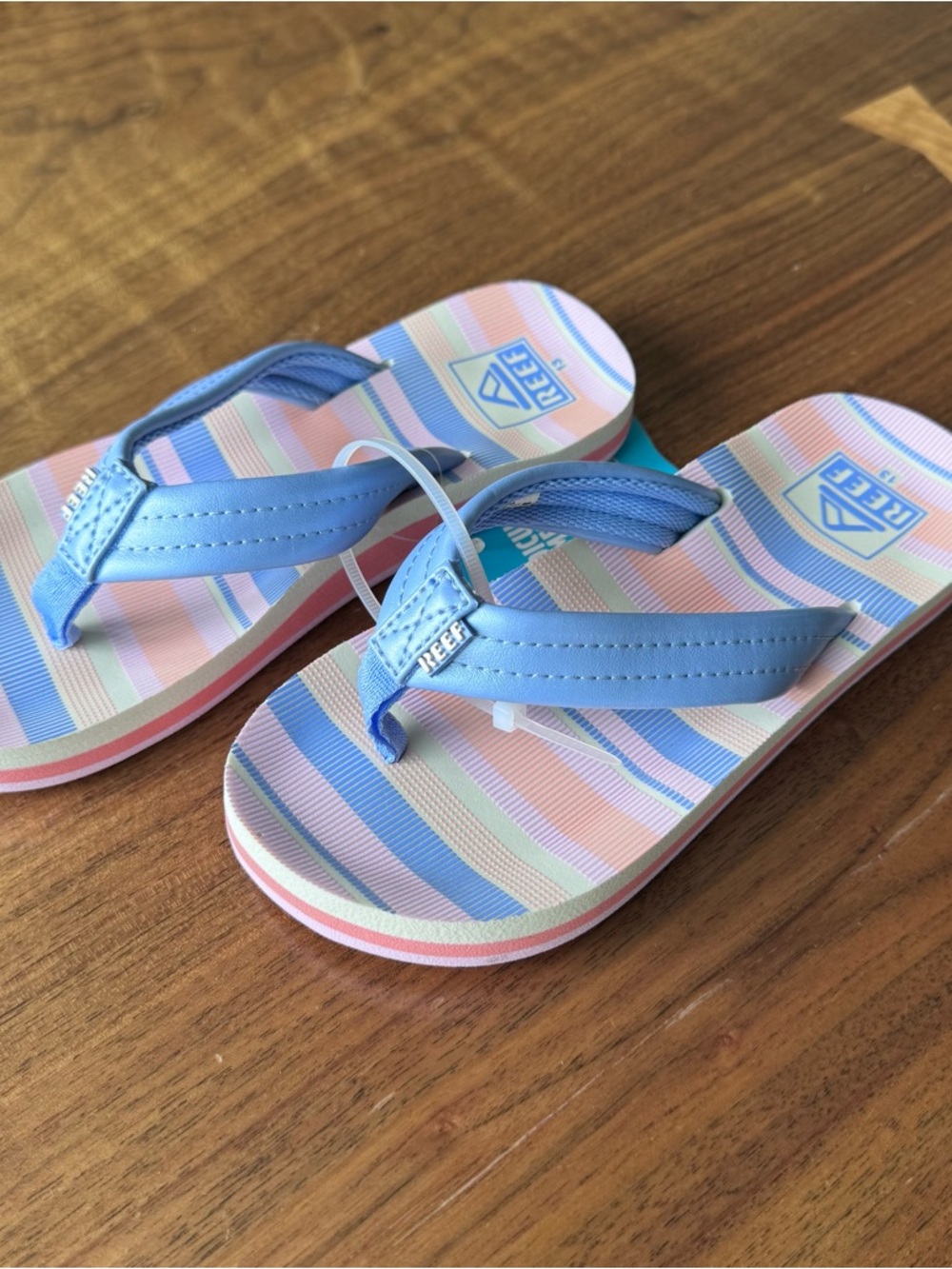 Bundle of 2 Flip Flops. Size Kid’s 13. Juicy Couture and Reef - Picture 14 of 17